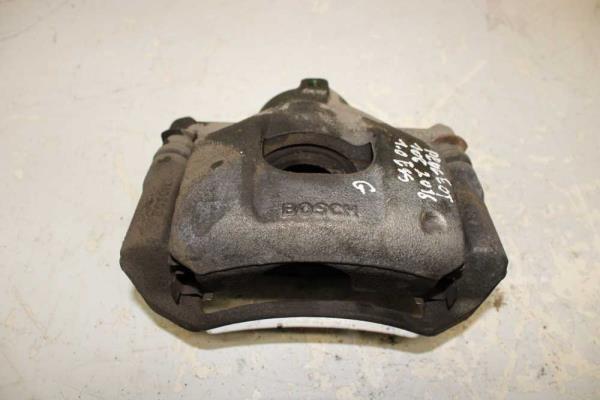 MACHOIRE AVANT GAUCHE CITROEN C1 / PEUGEOT 107 / 108 / TOYOTA AYGO - Vue 1